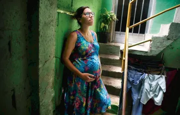 Wirusa Zika obawiają się zwłaszcza kobiety w ciąży. Na zdjęciu: mieszkanka faweli Vila Canoas w Rio de Janeiro, 2 lutego 2016 r. / Fot. Pilar Olivares / REUTERS / FORUM