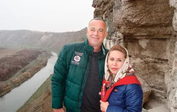 Tatiana i Hans w okolicach monastyru Orheiul Vechi – zwiedzanie Mołdawii to obowiązkowy punkt w programie oferowanym przez biura matrymonialne. / Fot. Maria Modilina / STAR GALAXY