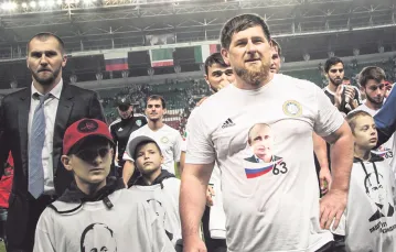 Ramzan Kadyrow na wiecu-koncercie z okazji 63. urodzin Władimira Putina. Grozny, 7 października 2015 r. / Fot. Musa Sadulayev / AP / EAST NEWS