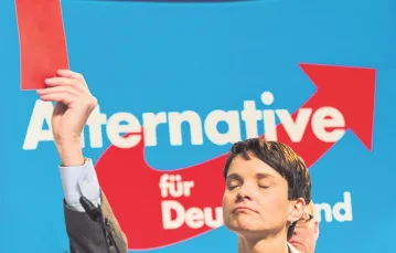 Przewodnicząca AfD Frauke Petry na zjeździe partii w Hanowerze, 29 listopada 2015 r. / Fot. Julian Stratenschulte / DPA / PAP