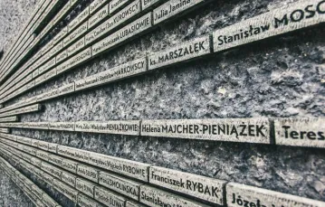 Ściana pamięci z nazwiskami Polaków, którzy ratowali Żydów. Markowa, marzec 2016 r. / Fot. Materiały Muzeum w Markowej