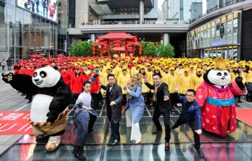 Aktorka Kate Hudson (w środku) promuje film „Kung Fu Panda 3”. Miasto Chengdu w prowincji Syczuan, Chiny, styczeń 2016 r. / Fot. CHINAFOTOPRESS / REUTERS / FORUM