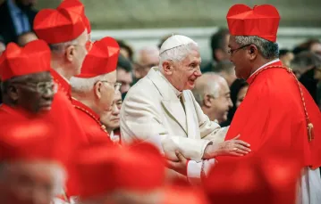 Benedykt XVI podczas uroczystości kreowania kardynałów. Bazylika św. Piotra, 14 lutego 2015 r. / Fot. Tony Gentile / REUTERS / FORUM