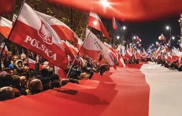 Marsz Pamięci zakończony przemówieniem Jarosława Kaczyńskiego, Warszawa, 10 kwietnia 2016 r. / Fot. Adam Chełstowski / FORUM