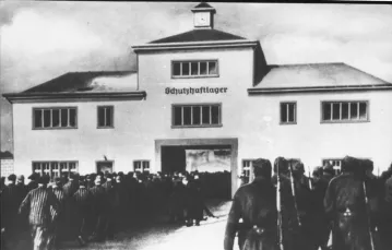 Obóz koncentracyjny Sachsenhausen. Brama wejściowa / fot. Archiwum UJ / 