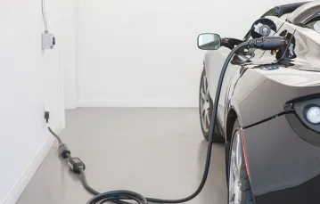 Tesla Roadster – sportowy samochód elektryczny firmy Elona Muska / Fot. Materiały prasowe