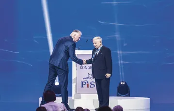 Jarosław Gowin i Jarosław Kaczyński na kongresie PiS, Warszawa, 2 lipca 2016 r. / Fot. Andrzej Hulimka / REPORTER / EAST NEWS