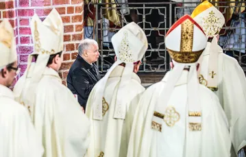 W katedrze gnieźnieńskiej, 14 kwietnia 2016 r. / Fot. Bartosz Krupa / EAST NEWS