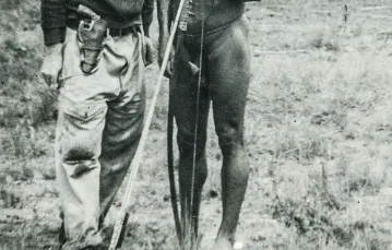 Tony Halik najprawdopodobniej podczas wyprawy do brazylijskiego Mato Grosso w 1955 r. / Fot. Archiwum Elżbiety Dzikowskiej