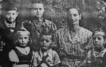 Rodzina Willkath z Gumbinnen (dziś Gusiew w obwodzie kaliningradzkim). Gdy latem 1945 r. matka zmarła, pięcioro osamotnionych dzieci – ojciec był w obozie jenieckim – trafiło na Litwę i zostało tam przyjętych przez litewskie rodziny. / WOLFSKINDER-GESCHICHTSVEREIN.DE