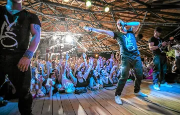 Łukasz Kowalczyk / Agencja Gazeta / Koncert zespołu Weekend na plaży nad Jeziorem Jezuickim, Chmielniki k. Bydgoszczy, 10 sierpnia 2013
