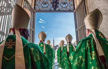 Biskupi podczas mszy św. otwierającej Synod, Watykan, 3 października 2018 r. / VATICANMEDIA / CPP
