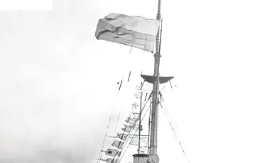 Okręt „Pamiat’ Merkurja” z flagą Ukrainy, Odessa, 1917 r. / WIKIPEDIA.ORG
