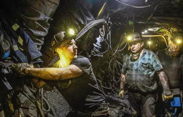 Górnicy w kopalni Silesia. Czechowice-Dziedzice, 2015 r. / HENRYK PRZONDZIONO / Gość Niedzielny / Forum