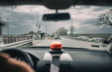 Kadr z filmu „Skąd Dokąd" w reżyserii Macieja Hameli. / Fot. So FILMS / materiał prasowy