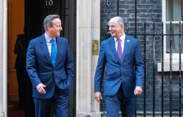 Były premier David Cameron, nowy minister spraw zagranicznych Wielkiej Brytanii oraz sekretarz biura zagranicznego Philip Barton . Londyn, 13 listopada 2023 r. / Zuma / SplashNews.com / EAST NEWS