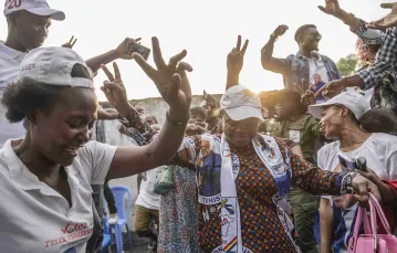 Zwolennicy prezydenta Félixa Tshisekedi cieszą się po ogłoszeniu jego zwycięstwa. Goma, Kongo, 31 grudnia 2023 r.  / fot. Moses Sawasawa / AP / EAST NEWS 