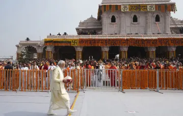 Premier Indii Narendra Modi podczas ceremonii otwarcia świątyni Ramy w Ayodhya, 22 stycznia 2024 r. // Fot. Rajesh Kumar Singh / AP / East News