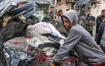 Po izraelskim bombardowaniu w Rafah.  Strefa Gazy, 8 stycznia 2024 r. Fot. Afp / East News