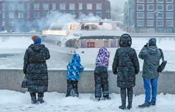 Lodołamacz na rzece Moskwie, 4 stycznia 2024 r. // Fot. YURI KOCHETKOV / EPA / PAP