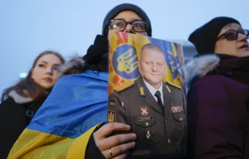Wiec wspierający Wałerija Załużnego, byłego Naczelnego Dowódcę Sił Zbrojnych Ukrainy. Plac Niepodległości w Kijowie, 9 lutego 2024 r. / FOT. SERGEY DOLZHENKO / EPA / PAP