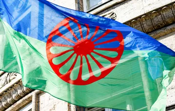 Flaga Romów podczas Międzynardowego Dnia Romów. Berlin, 8 kwietnia 2023 r. // Fabian Sommer / AFP / East News