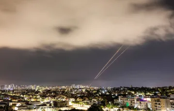 Izraelska obrona przeciwlotnicza kontra irańskie drony nad Aszkelonem, noc 13/14 kwietnia 2024 r. // Fot. Amir Cohen / Reuters / Forum