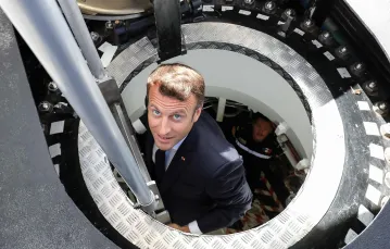 Prezydent Francji Emmanuel Macron zwiedza nowo zbudowany podwodny okręt atomowy "Suffren", Cherbourg,  lipiec 2019 r. // Fot. Ludovic Marin / AFP / East News 