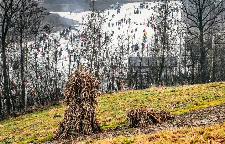 Stok narciarski w Podstolicach blisko Krakowa. 6 stycznia 2021 r. // Fot. Jakub Włodek / Agencja Wyborcza.pl
