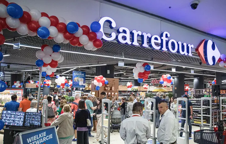Supermarket Carrefour. Warszawa, 31 maja 2023 r. // Fot. Dawid Żuchowicz / Agencja Wyborcza.pl