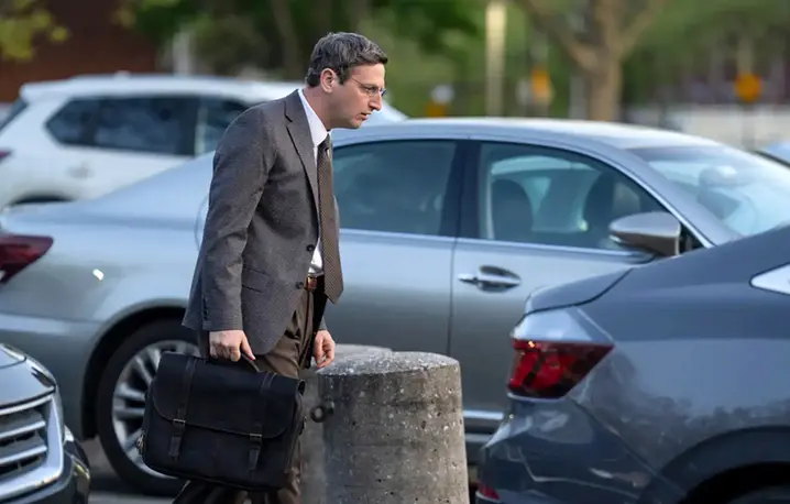 Tim Robison jako Ron w serialu KRZESŁA („The Chair Company”), Tim Robinson, Zach Kanin, HBO // materiały prasowe