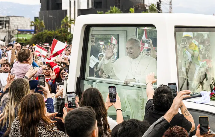 Papież Leon XIV przd mszą w Bejrucie. Liban, 2 grudnia 2025 r. // Fot. Simone Risoluti / ABACA / East News
