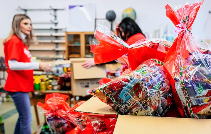 „Weekend cudów" Szlachetnej Paczki. Przemyśl, 13 grudnia 2025 r. // Fot. Darek Delmanowicz / PAP