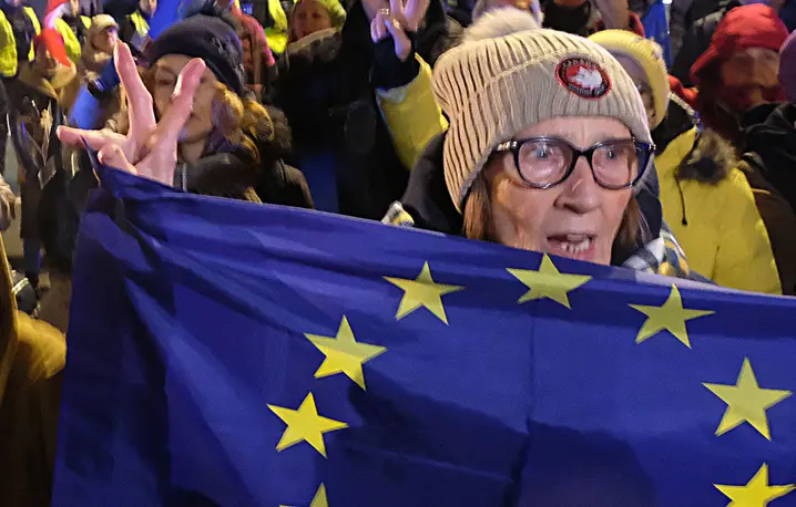 Manifestacja KOD przed Trybunałem Konstytucyjnym. 3 grudnia 2025 r. // Fot. Przemysław Wierzchowski / Reporter