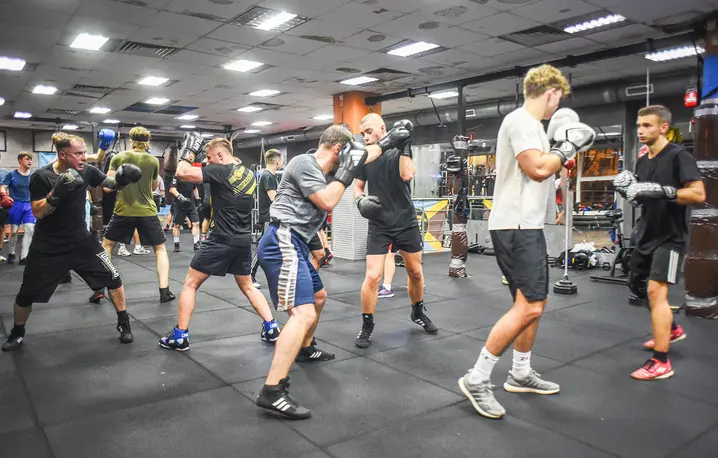 Trening grupy początkującej w krakowskiej "Boxerni". Kraków, 13 listopada 2025 r. // Fot. Jacek Taran