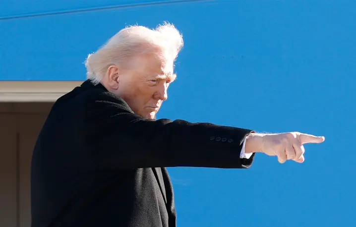 Prezydent Donald Trump w amerykańskiej Bazie Sił Powietrznych Andrews w stanie Maryland. 13 stycznia 2026 r. // Fot. Luis M. Alvarez / AP / East News