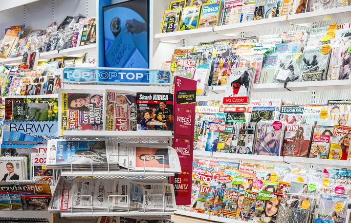 Stoisko z prasą drukowaną // fot. P. Dziurman / Reporter