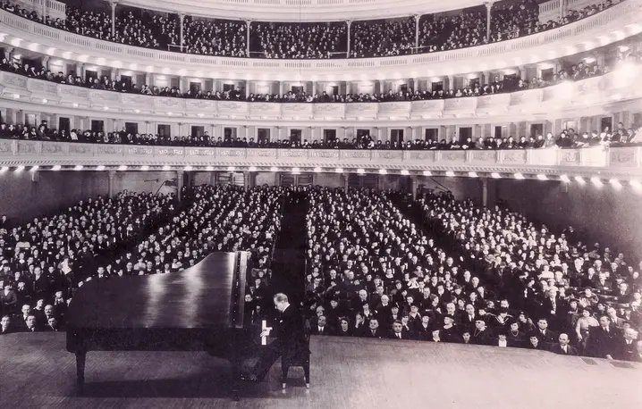 Recital Hofmanna w Carnegie Hall w Nowym Jorku, 8 lutego 1936 r. W programie były 32 różne kompozycje, do których dodał jeszcze 17 bisów. // Fot. Zbiory The International Piano Archives, University of Maryland