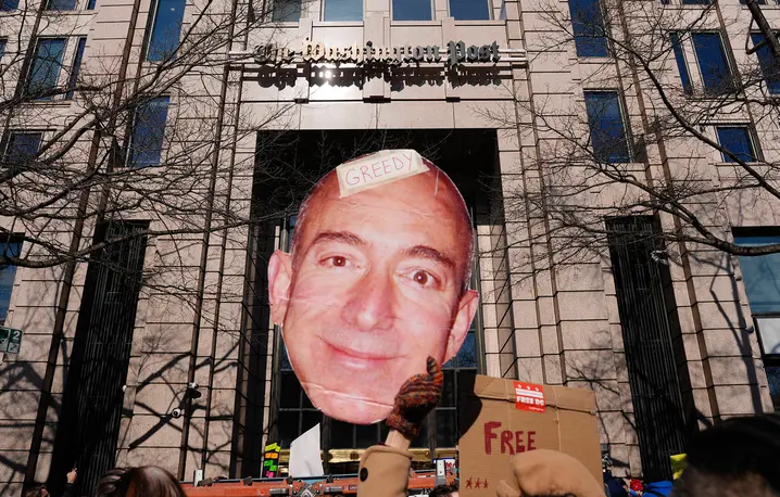 Protest „Ratujmy Post” przed siedzibą Washington Post. Waszyngton, 5 lutego 2026 r. // Fot. Kent Nishimura / Getty Images Protest „Ratujmy Post” przed siedzibą Washington Post. Waszyngton, 5 lutego 2026 r. // Fot. Kent Nishimura / Getty Images 