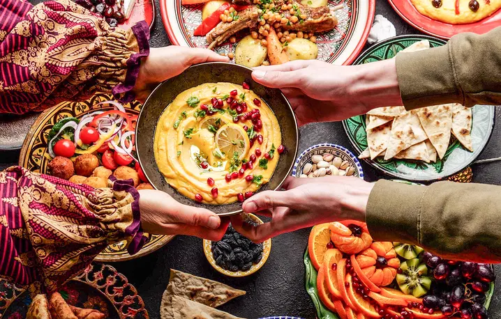 Tradycyjne postne dania podczas Ramadanu // Fot. Fevziie / Adobe Stock