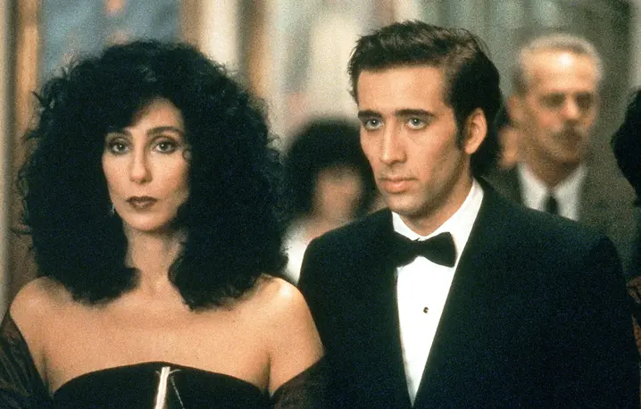 Cher i Nicolas Cage w filmie "Wpływ księżyca", rez. Norman Jewison, 1987 r. // materiały prasowe Amazone Prime