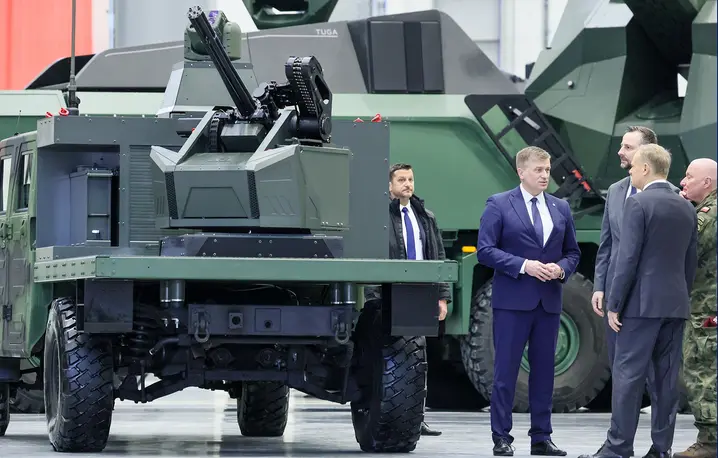 Podpisanie przez Agencję Uzbrojenia umowy z konsorcjum firm na dostawę systemów przeciwlotniczych do zwalczania dronów. Kobyłka, 30 stycznia 2026 r. // Fot. Anita Walczewska / East News