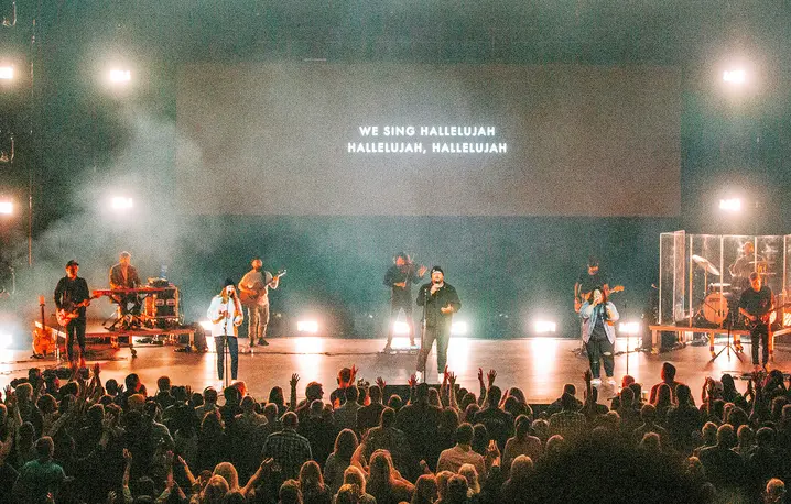 Nabożeństwo w Bethel Church, Redding, 2019 r. // Fot. Bree Anne / Unsplash 