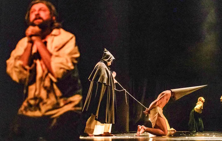 Spektakl „Między nogami Leny, czyli Zaśnięcie Najświętszej Marii Panny według Caravaggia” w reż. Agaty Duda-Gracz. Teatr Śląski // Fot. Przemysław Jendroska / Teatr Śląski