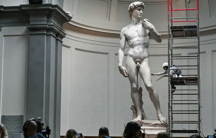 Czyszczenie Dawida Michała Anioła. Florencja, 19 lutego 2024 r. // Fot. Tiziana Fabi / AFP / East News 
