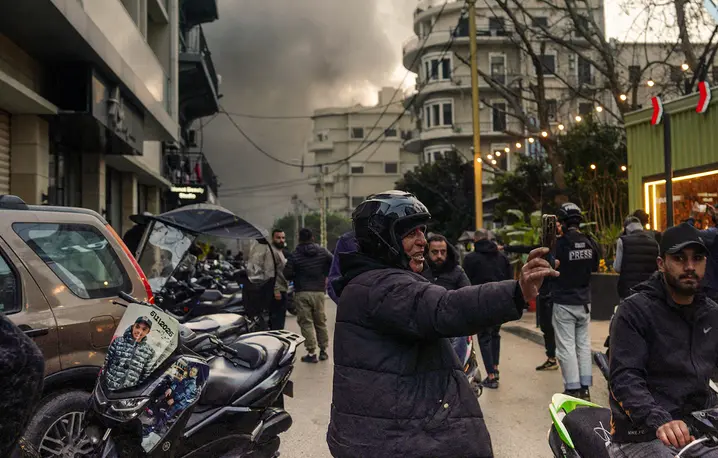 Izraelskie ataki na centrum Bejrutu, w dzielnicy Bachoura. Liban, 12 marca 2026 r. // Fot. Fiora Garenzi / Hans Lucas/ AFP / East News