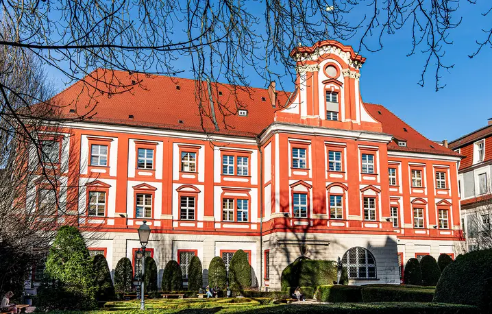 Widok barokowego gmachu Ossolineum od strony ogrodu // Zakład Narodowy im. Ossolińskich