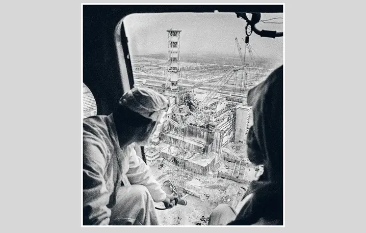 Nad elektrownią w Czarnobylu, 14 maja 1986 r. / Fot. Sputnik / AFP / EAST NEWS