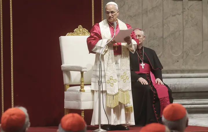 Papież Leon XIV podczas czuwania modlitewnego o pokój. Bazylika Świętego Piotra, Watykan, 11 kwietnia 2026 r. // Fot. Alessandra Benedetti / Getty Images