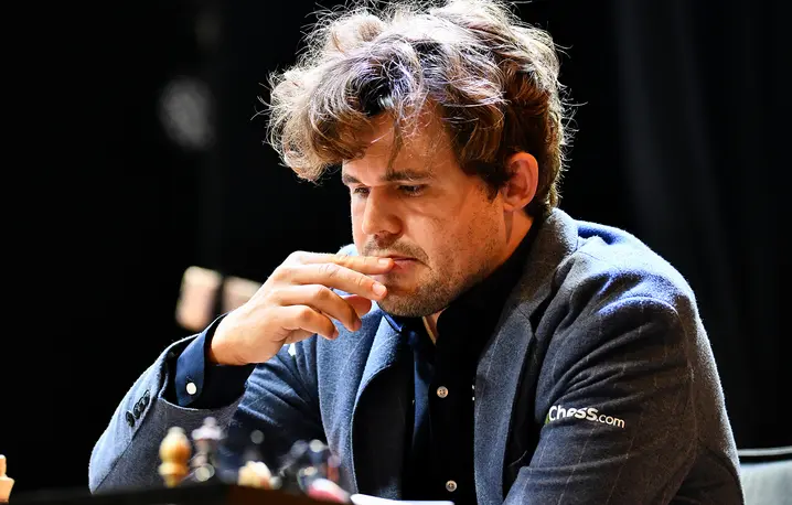 Magnus Carlsen podczas turnieju szachów szybkich i błyskawicznych Tata Steel Chess India. Kalkuta, 17 listopada 2024 r. // Fot. Dipayan Bose / SOPA Images / LightRocket / Getty Images